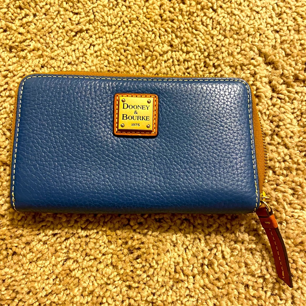 Dooney & Bourke wallet